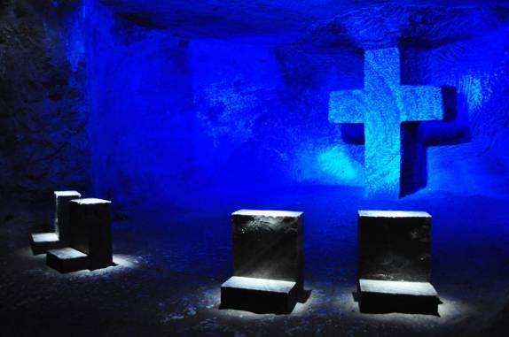 Um dos altares à caminho da Catedral de Sal, em Zipaquirá, próximo à Bogotá, na Colômbia